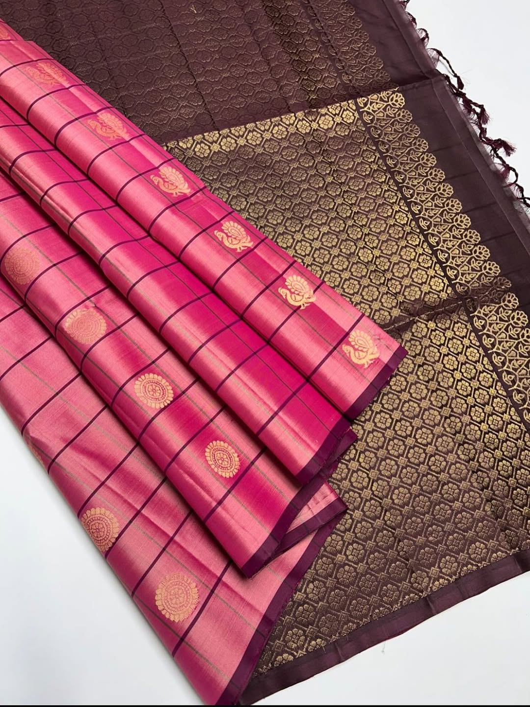 Showcasing beautiful handwoven soft silk Sarees with kattam design.Body featuring mayil & chakra